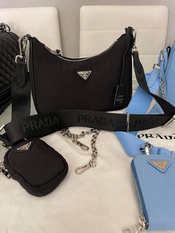 bolso prada negro imitacion|4 formas de detectar un bolso Prada falso .